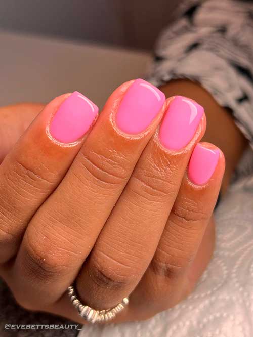 Elegant Short Pink Nails