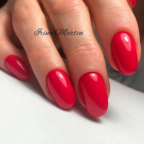 Glossy round short red nails 2021 for a perfect look and suits any occasion