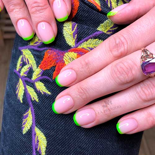 Short green neon French tip nails 2020 Idea Short green neon French tip nails 2020 Idea