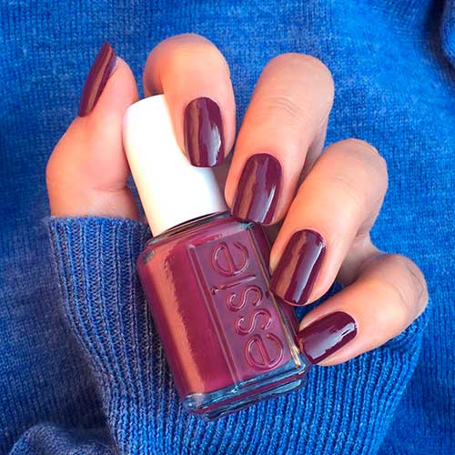 Deep berry purple fall nails 2020 with Essie swing of things nail polish!