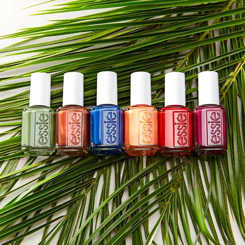 Do Cute Fall Nails with Essie Waterfall in Love Collection!