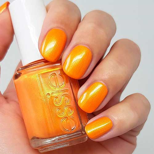 Short orange fall nails 2020 with Essie don't be spotted nail polish!