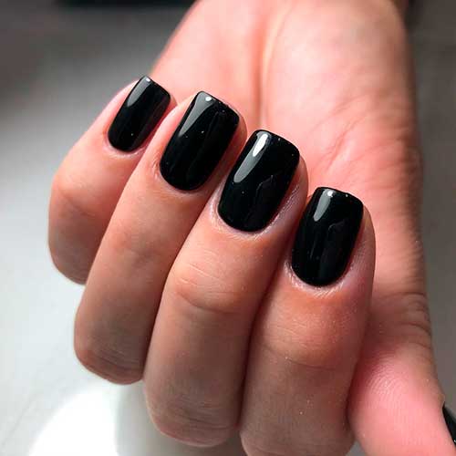 Stunning glossy squared shaped short black nails 2020 set!