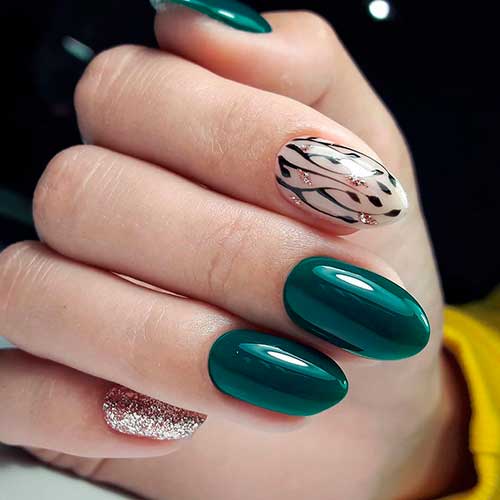 Cute dark green nails with golden glitter and leaves on accent nail design that suits autumn and winter 2020!