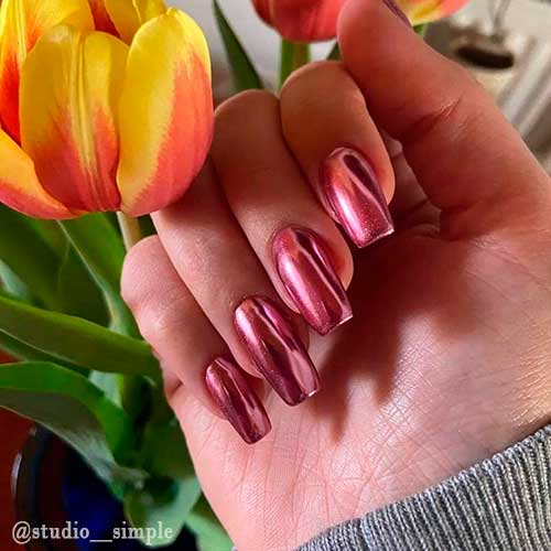 Cute rose gold chrome nails set for a stylish look, try these fall nails and enjoy your look