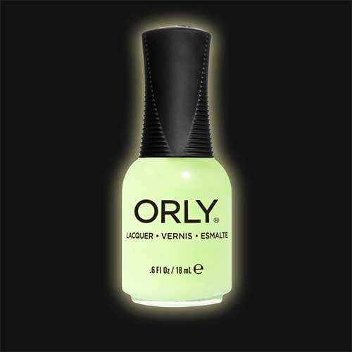 Glow Up Top Effect for the best glow in the dark nails 2020 especially for Halloween nails!