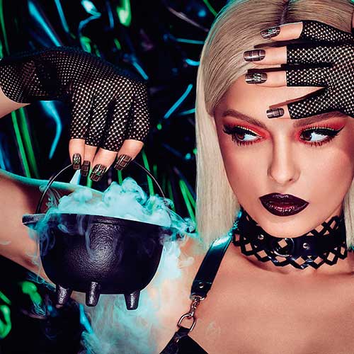 Sinful Colors Hands off My Chocolate Press on Nails set is really attractive Halloween nails for 2020! Sinful Colors Hands off My Chocolate Press on Nails set is really attractive Halloween nails for 2020!