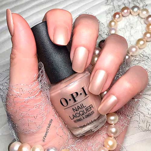 Cute OPI pearl nails set which, uses Pretty in Pearl nail lacquer from OPI Neo-Pearl Nail Lacquer Collection!