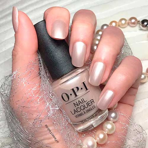 Cute OPI pearl nails set which, uses Shellabrate Good Times nail lacquer from OPI Neo-Pearl Nail Lacquer Collection!