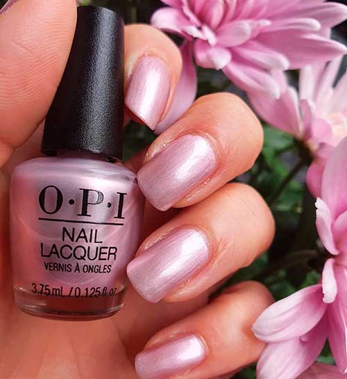 Cute OPI pearl nails set which, uses Shellmates Forever nail lacquer from OPI Neo-Pearl Nail Lacquer Collection!