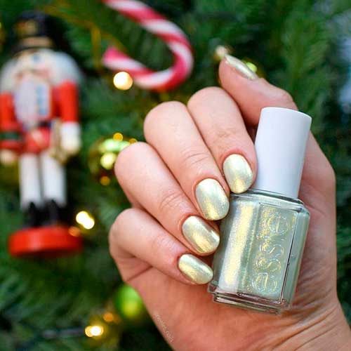 Cute glitter minty light green nails done with Essie peppermint condition for winter 2020!