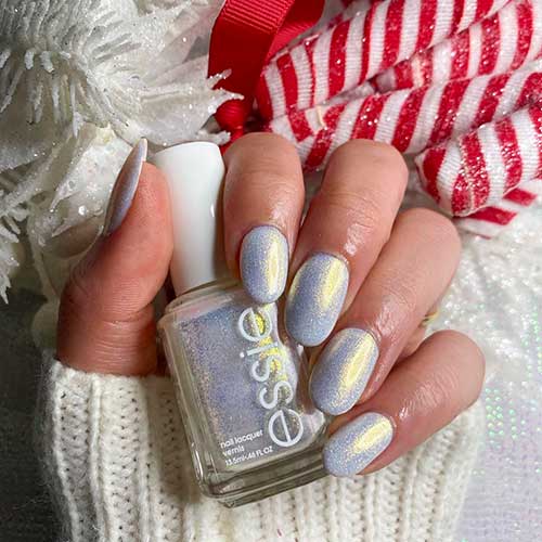 Cute shimmer nails 2020 which use Essie Twinkle In Time for winter 2020!