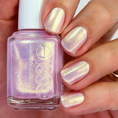 Cute short glittery nails done with Essie Bonbon Nuit for winter 2020!