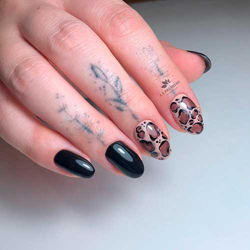Glossy round short black nails 2020 with two accent animal print nails art!