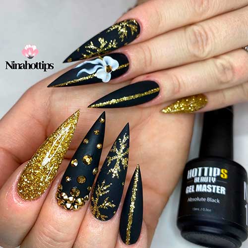 Gold glittery Christmas art on sharp svelte matte black nails 2020 Design! Gold glittery Christmas art on sharp svelte matte black nails 2020 Design!