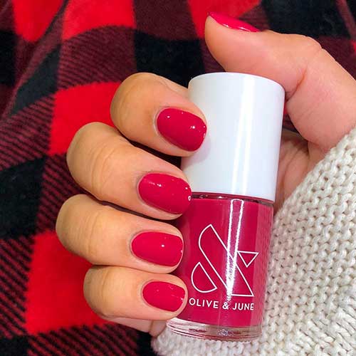 Cute short nails done with NAILFIE time nail polish pink ruby by olive & June!