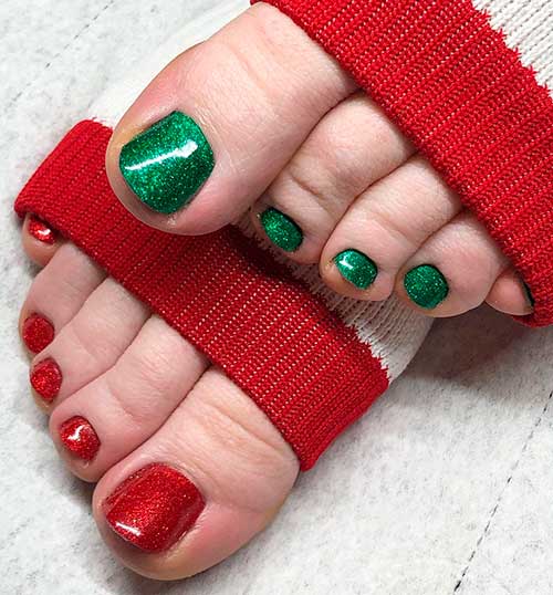 Half and Half Red and Green Christmas Toenails 2021