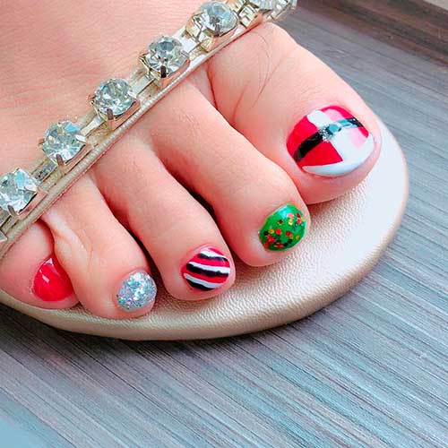Santa’s little surprise Christmas toenails design one of the best pedicure ideas for Christmas