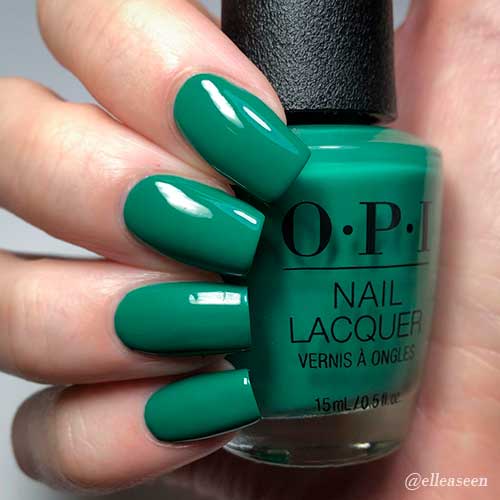 Cute spring nails 2021 with the OPI green nail polish Rated Pea-G