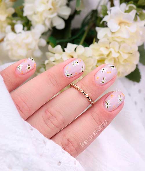 Stylish spring short nails 2021 with white floral nail art!