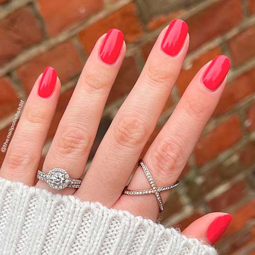 Short Coral Red Nails That Using Essie Nail Polish Toy to the World