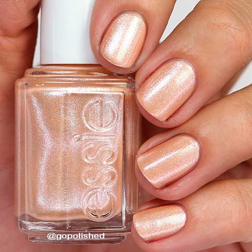 Short Shimmering Champagne Nails That Using Essie Glee for All Nail Polish for Winter Season
