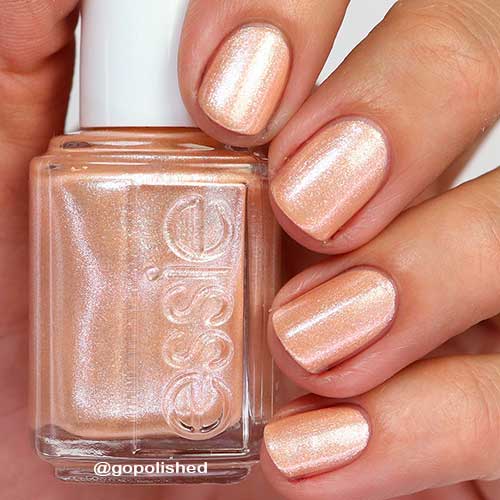 Essie Glee for All Nail Polish Short Shimmering Champagne Nails That Using Essie Glee for All Nail Polish for Winter Season