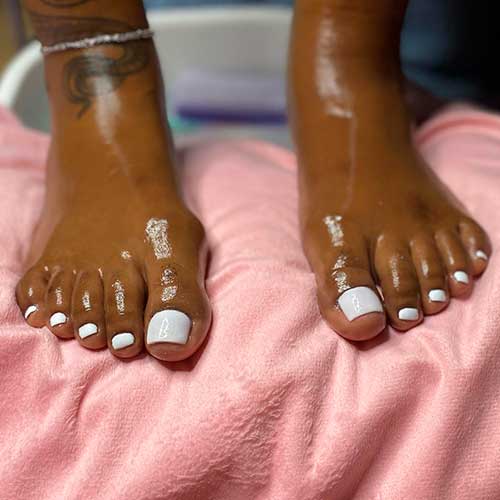 Cute White Toe Nails Using Gel Pedicure