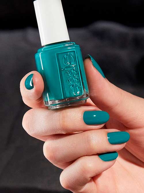 Short teal green nails using Essie (un)guilty pleasures nail polish from unguilty pleasures collection