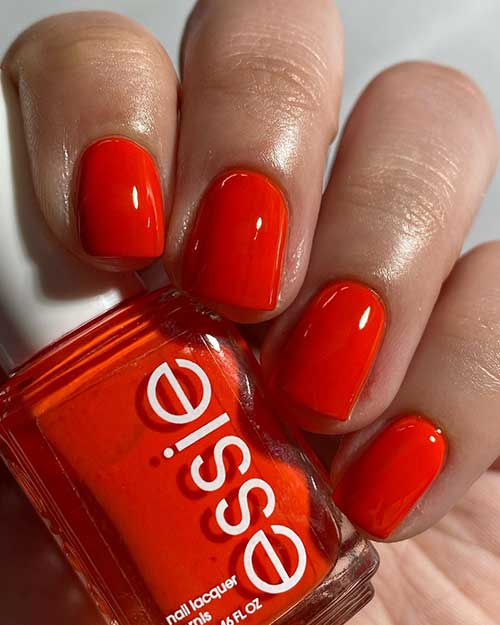Short coral red nails using Essie Start Signs Only from Essie Summer 2023 Collection