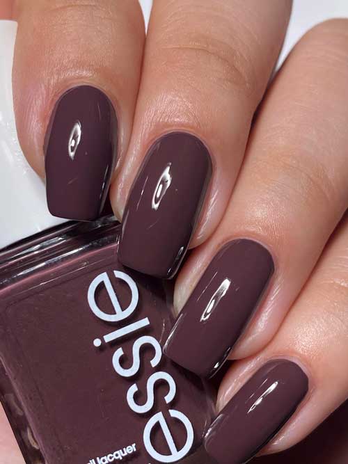Lights down, music up it’s a muted mauve brown vegan nail polish with red undertones from the Essie fall 2023 collection