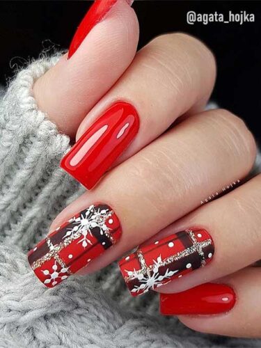 Festive Christmas Nails to Celebrate the Holiday 2023