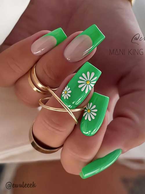 Cheerful cute green nails adorned with white daisies and classic French tips, ideal for brightening up any sunny day. Cheerful cute green nails adorned with white daisies and classic French tips, ideal for brightening up any sunny day.